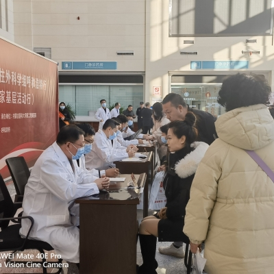 专家委员会成员参加内蒙古义诊活动